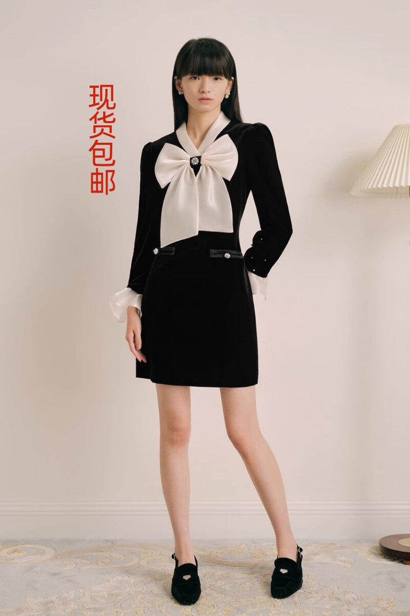 2023年早秋新款高端定制大蝴蝶结系领丝绒长袖连衣裙1C63305230