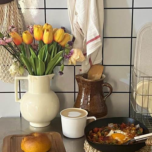 中古风奶黄色陶瓷花瓶