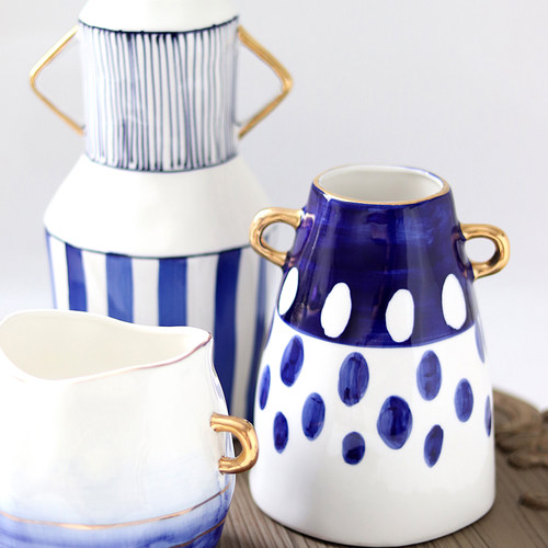 法式白色浮雕陶瓷摆件单耳奶壶花瓶客厅插花器水培复古家居装饰