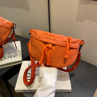 时尚小包包女2025新款ins超火胸包休闲日系帆布单肩包百搭斜挎包