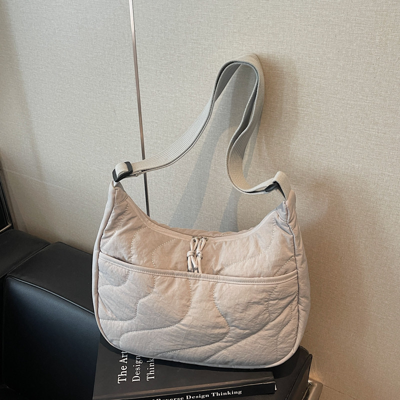 2026新款春夏绗缝帆布包女包斜挎包大容量饺子包通勤单肩包托特包,箱包皮具/热销女包/男包,时尚帆布包,淘宝优惠券,粉丝福利购,淘宝优惠卷