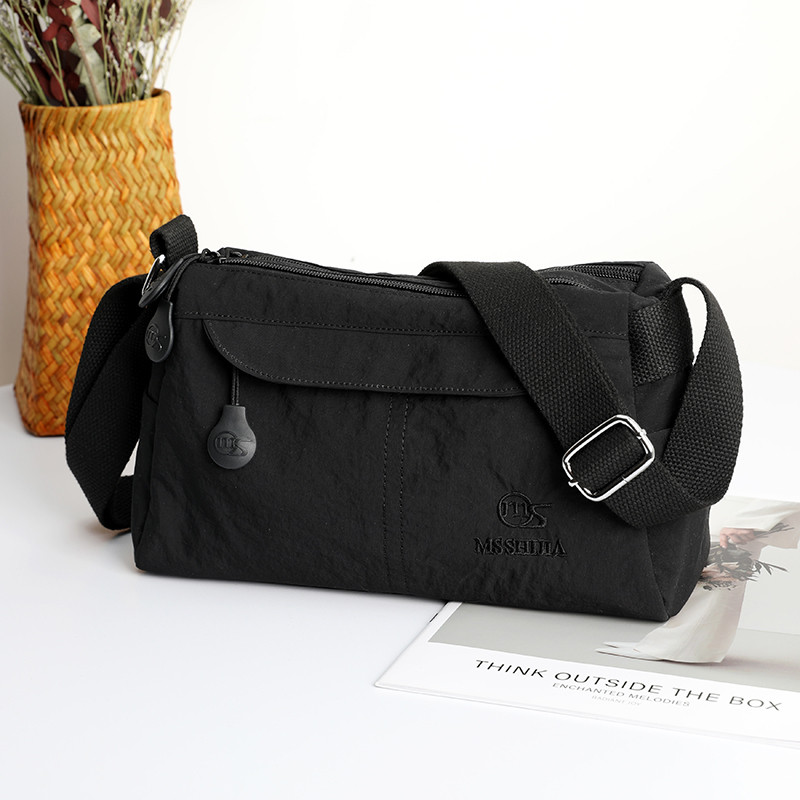 2025新款潮尼龙布包女包休闲百搭单肩斜挎包轻便大容量休闲枕头包