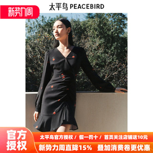 太平鸟雪纺碎花连衣裙女2026春新款长袖短款花边裙摆法式V领气质