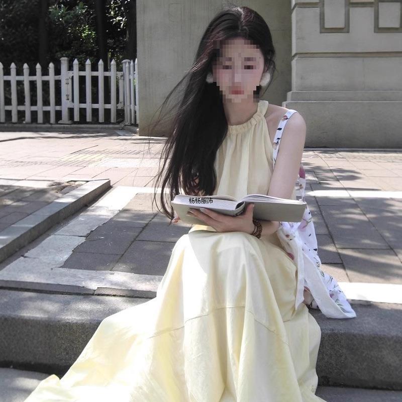 温柔风浅黄色挂脖背心高腰半身裙两件套女法式褶皱小个子气质套装