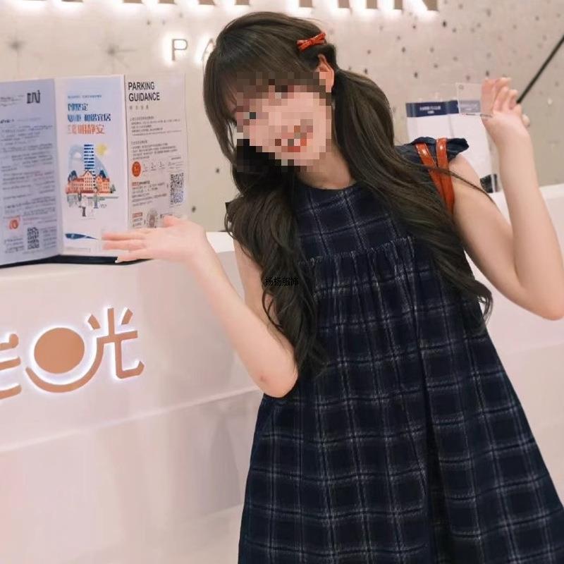夏季2025新款宽松复古背心小飞袖连衣裙甜美格纹学院小个子短裙子