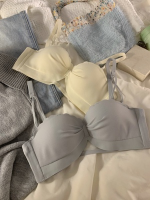 无痕内衣女小胸聚拢显大收副乳防下垂无钢圈无肩带防滑文胸罩套装