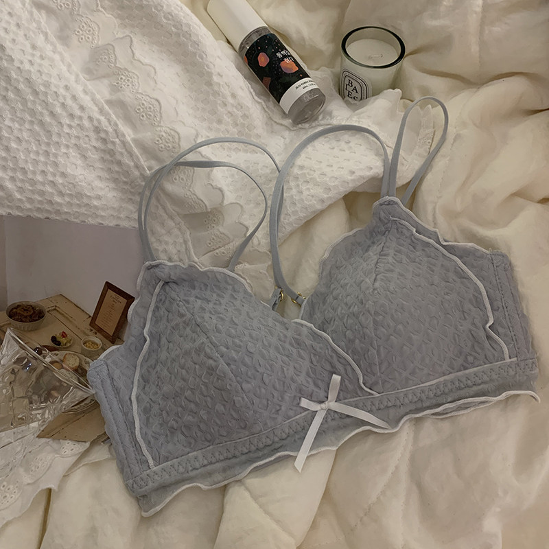 薄款内衣女无钢圈大胸显小聚拢收副乳防下垂三角杯新款少女文胸罩