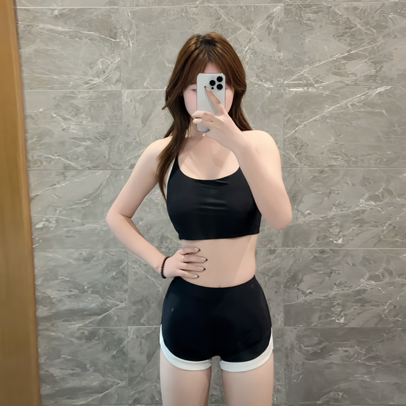 黑色运动风分体泳衣女平角保守图片