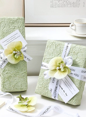 ins生日礼物节日礼品礼盒装饰纸鲜花紫色绿色包装纸拍照道具背景