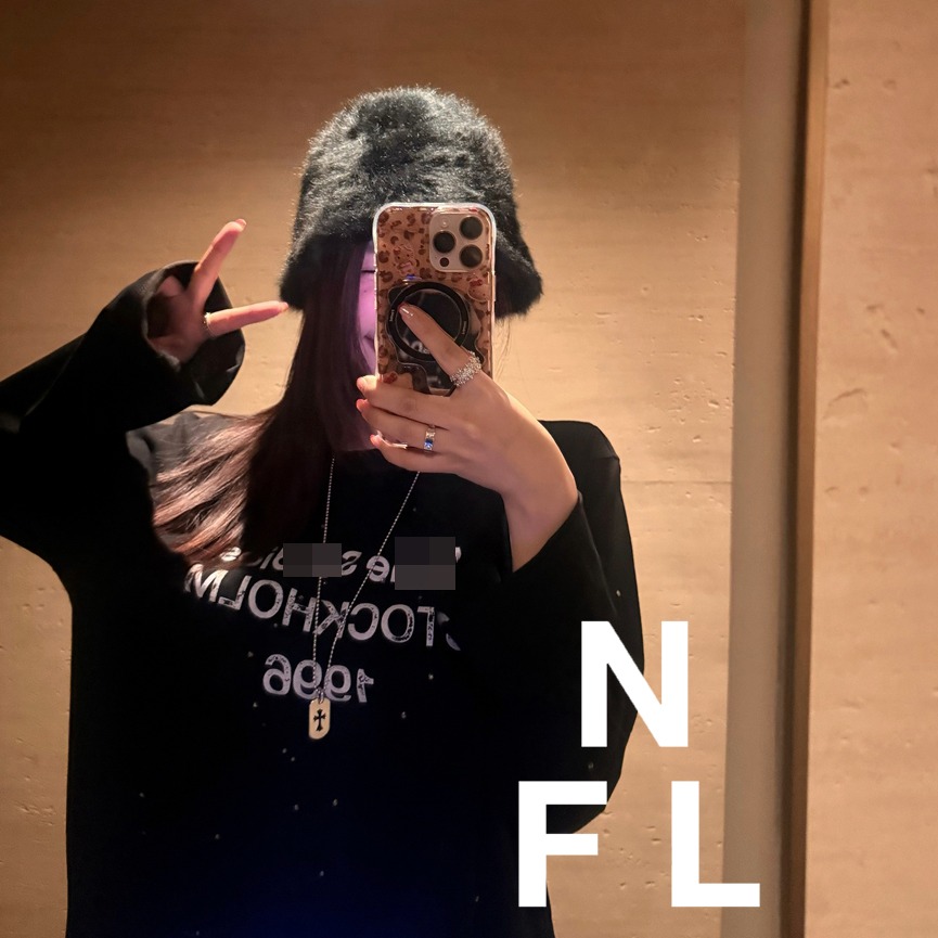 满天星水钻字母Logo打底T恤