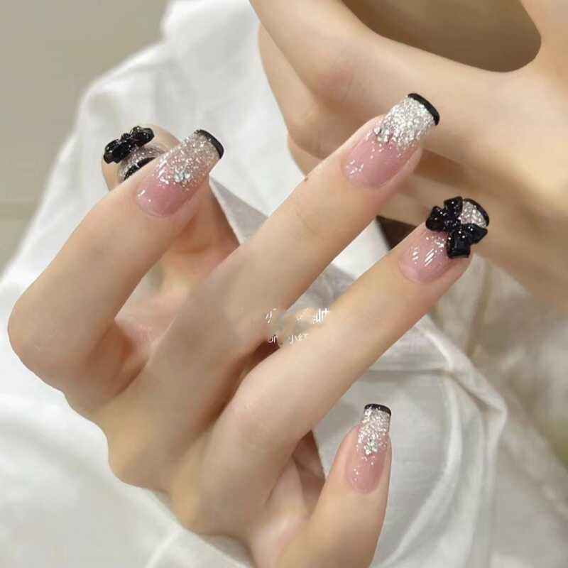 纯手工高级感黑色显白短款假指甲