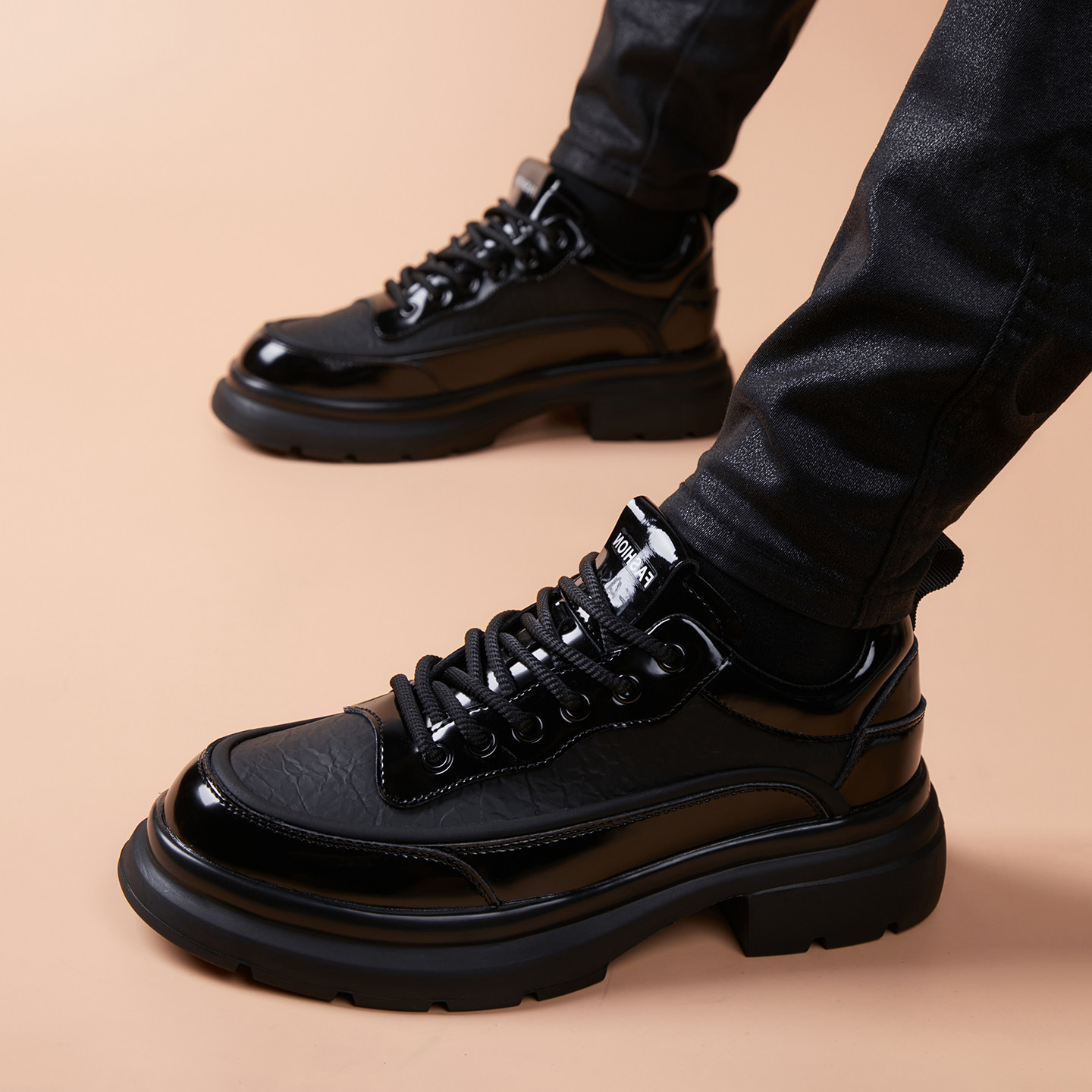 皮鞋男款2026新款真皮年轻人运动男士休闲英伦风商务黑色软皮潮鞋