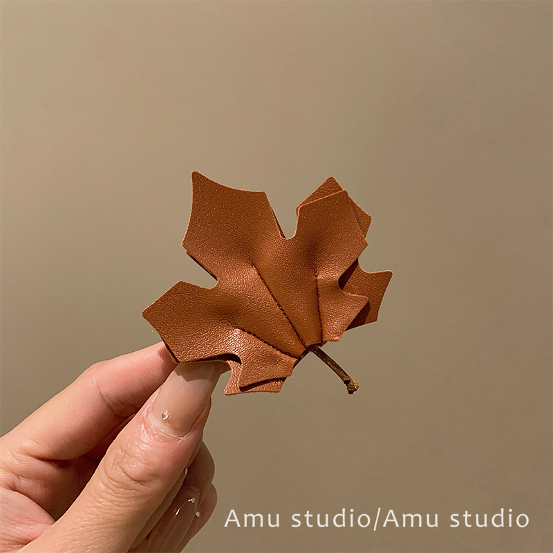 高级感秋冬皮质枫叶发夹2024新款复古刘海夹鸭嘴夹侧边夹发饰头饰