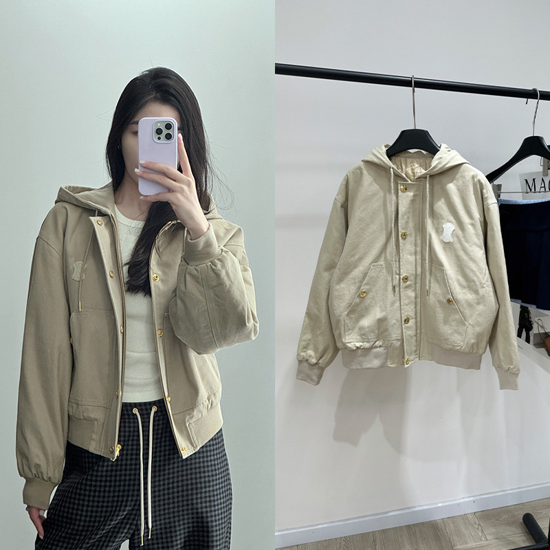 2025秋冬深圳南油米杏色凯旋门金扣拉链抽绳连帽夹克棉服女款上衣