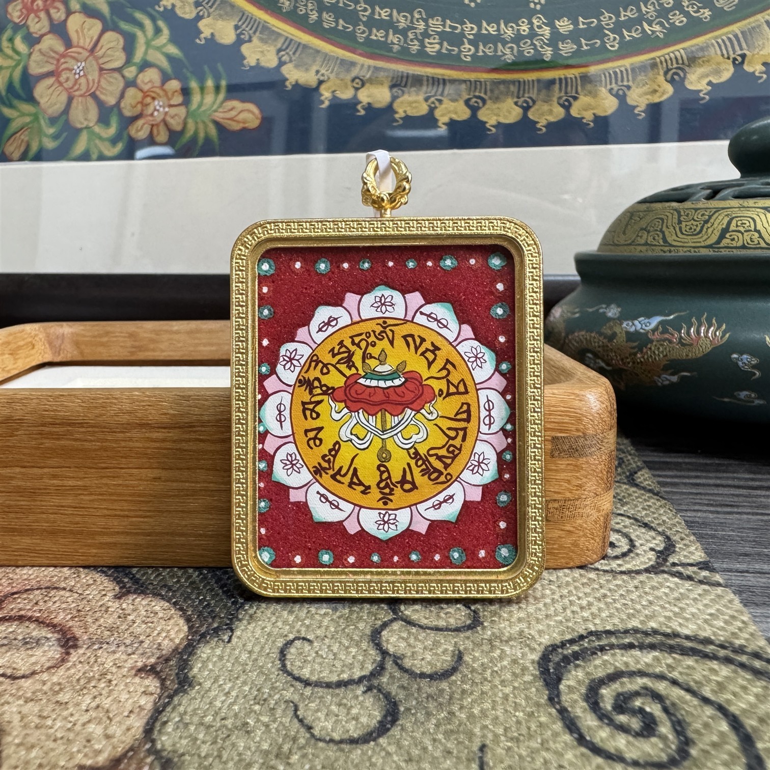 【K004102】西藏热贡尼泊尔纯手绘大白伞心咒唐卡吊坠4*5