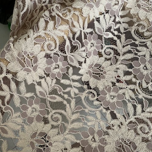 卡其色加米白色双色龙骨棉蕾丝布料一米价