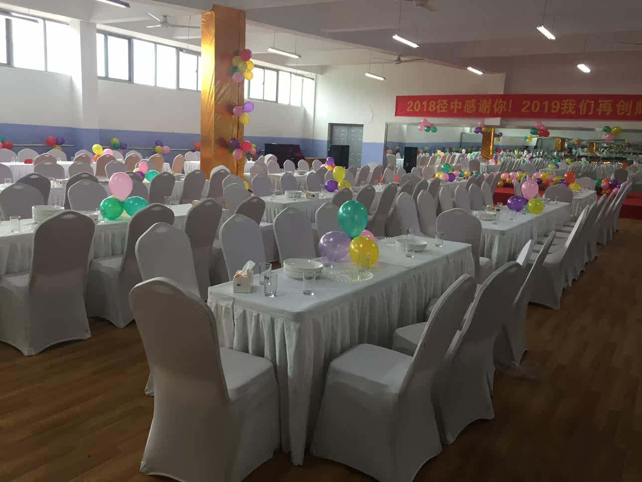 杭州周边酒店椅长条桌皇冠椅出租会展用品租赁椅子桌子舞美搭建