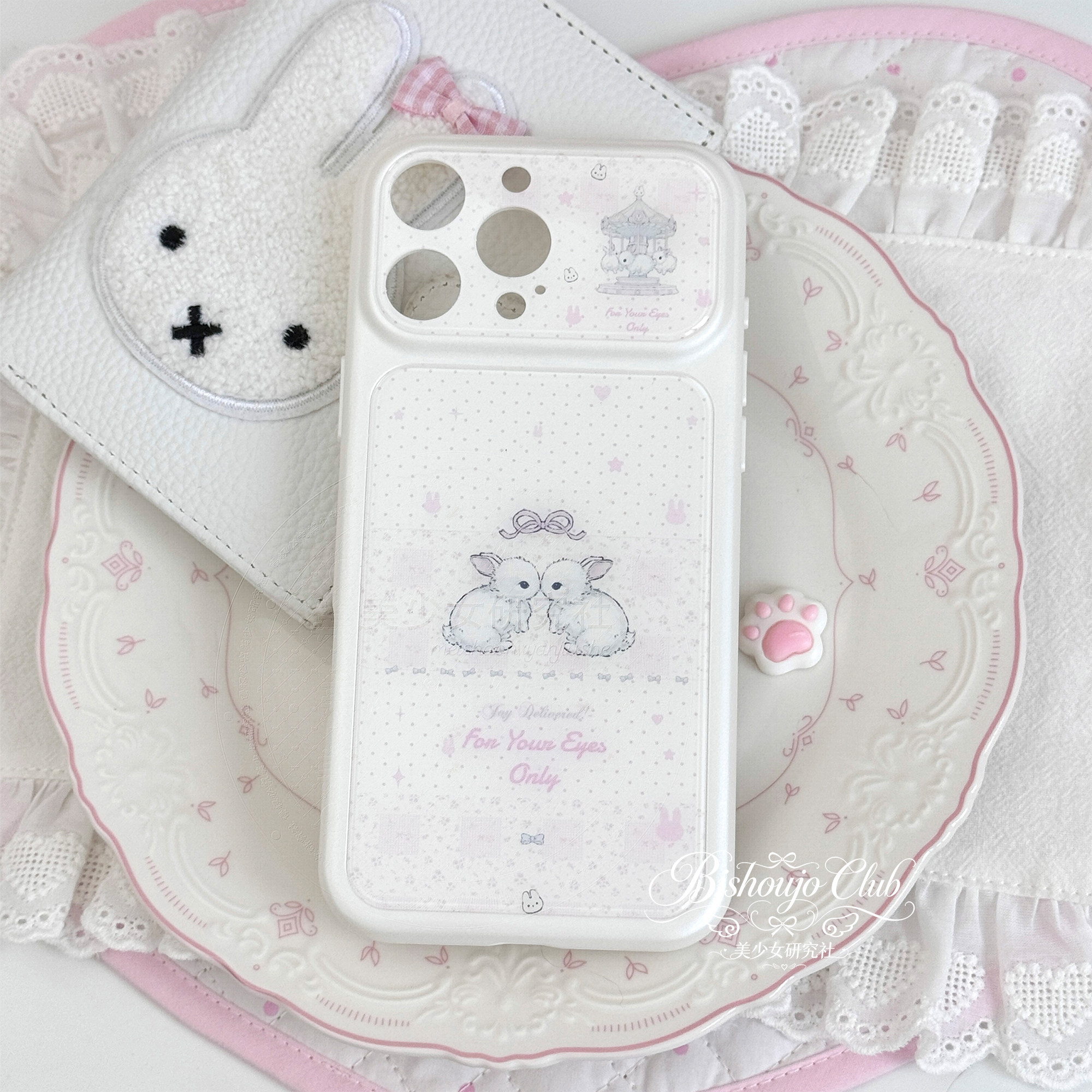 原创亲吻小兔手机壳精孔亮面苹果可爱适用iphone17promax/16Pro