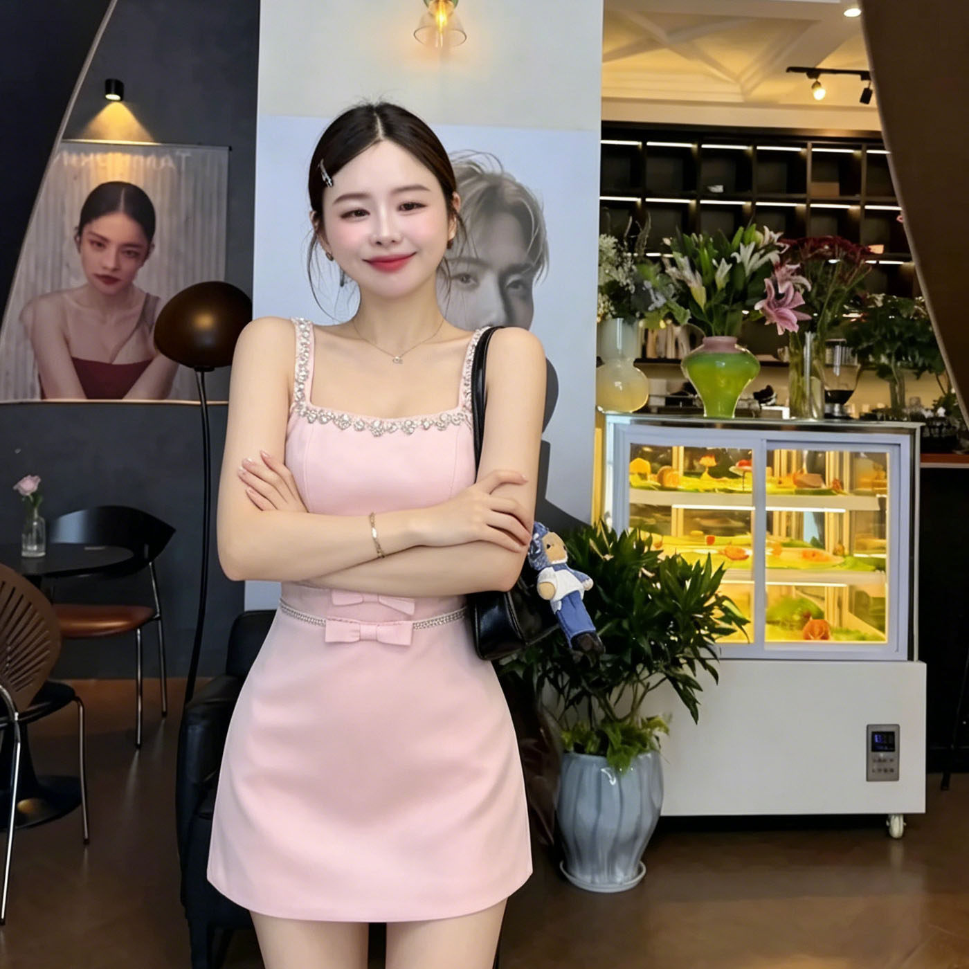纯欲樱花粉蝴蝶结收腰包臀连衣裙