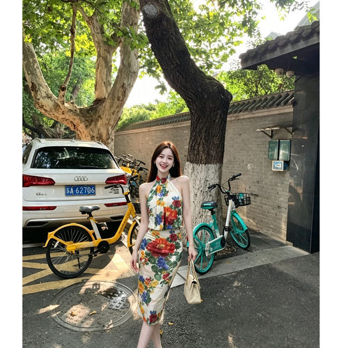 夏季优雅无袖花卉挂脖包臀连衣裙