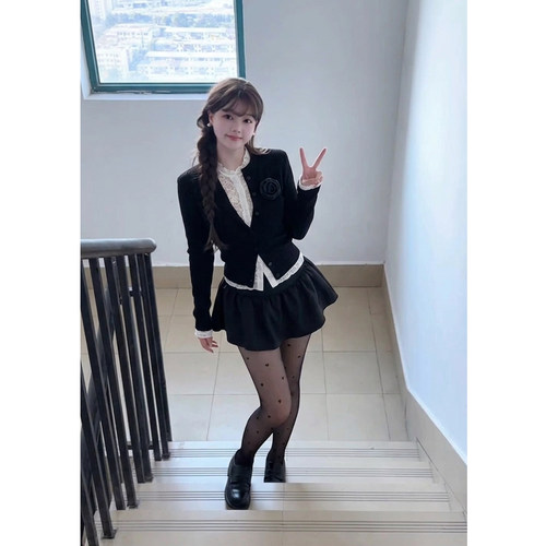 学院风蕾丝拼接假两件显瘦T恤