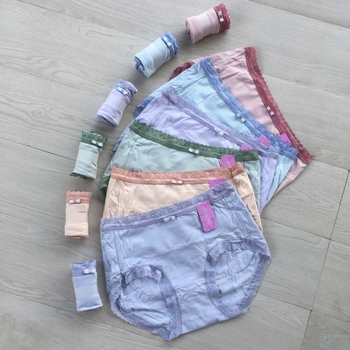 女士3A抑菌撞色蕾丝中高腰平角裤