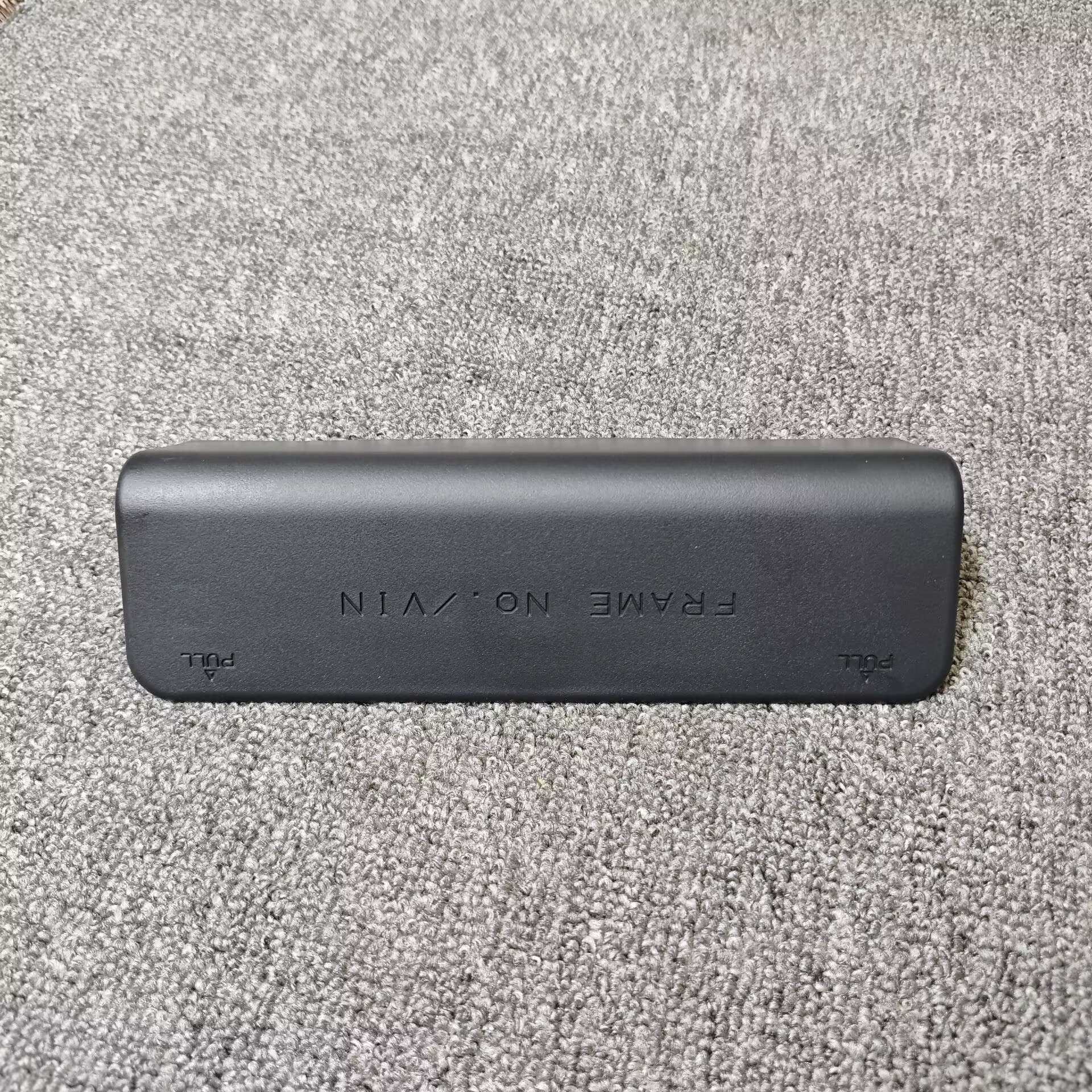 适用八代凯美瑞车架号盖板 亚洲龙副驾驶座VIN胶盖护板车架码壳子图片