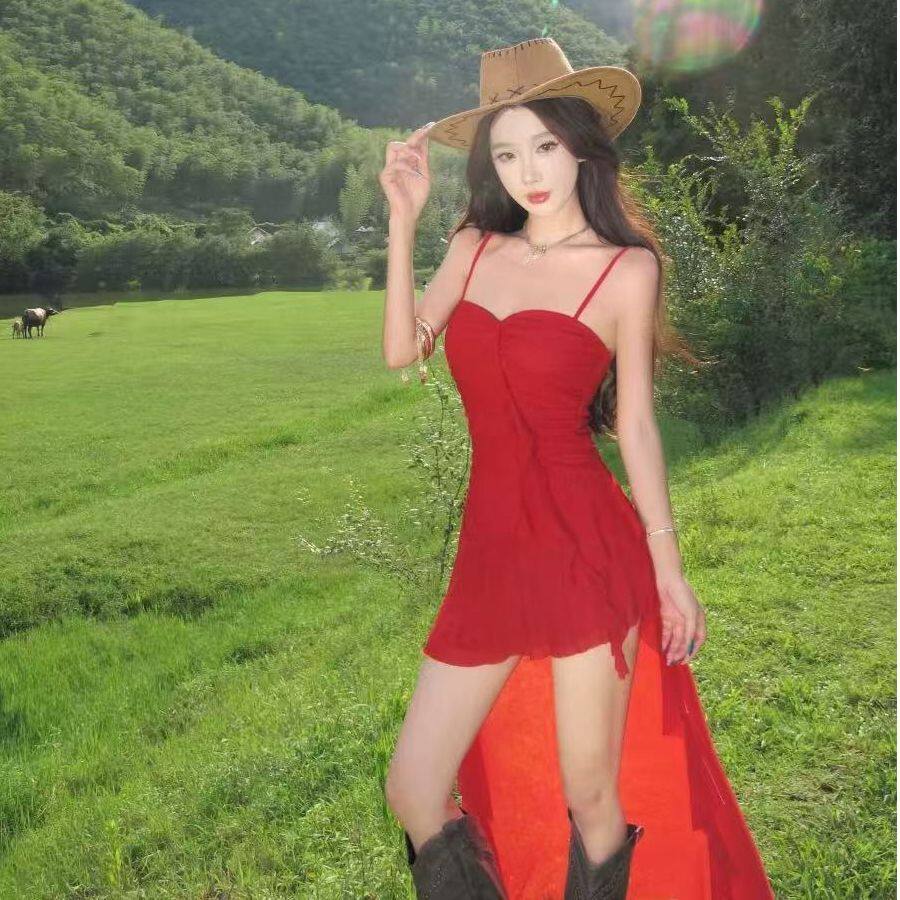 高级感网红爆款夏季短裙女红色燕尾不规则性感穿搭度假吊带连衣裙