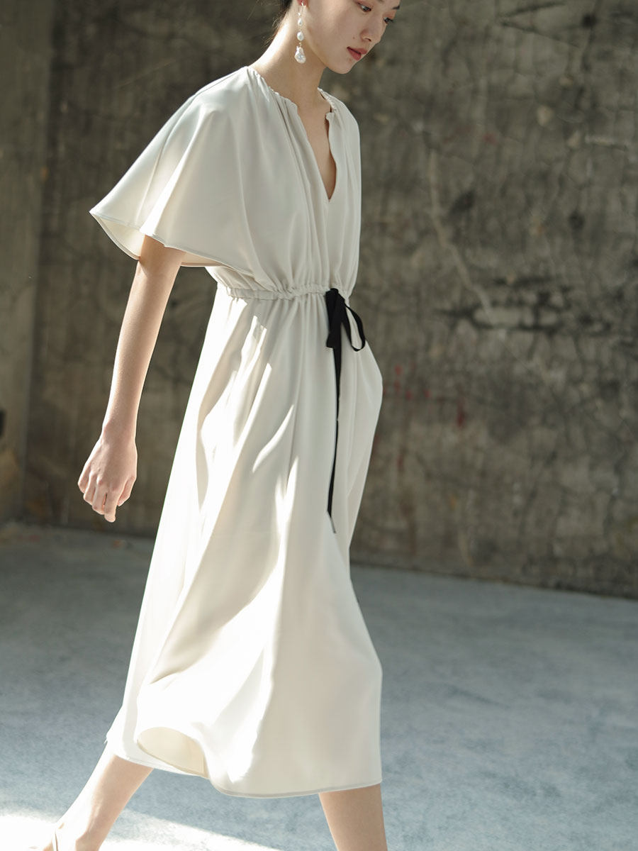 腰部抽绳v领连衣裙女神范衣服 法式小众气质落肩袖宽松白色裙子夏