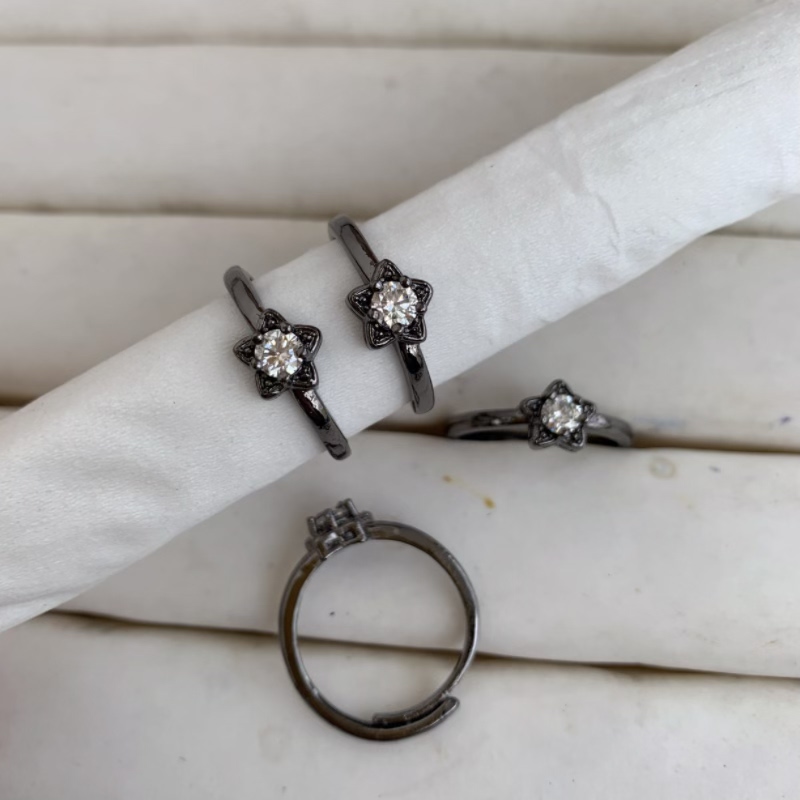 莫桑钻石戒指女款过钻笔枪黑白铜托活口简约小巧时尚百搭饰品