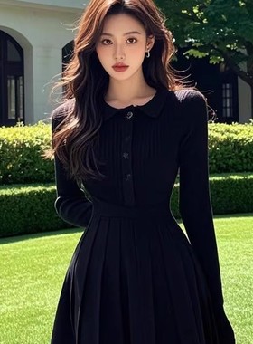 黑色连衣裙秋装女款2025年新款收腰气质单排扣长袖polo领压褶短裙