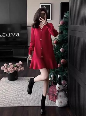 春秋优雅针织连衣裙女2025新款V领内搭红色宽松大码长袖毛衣裙女