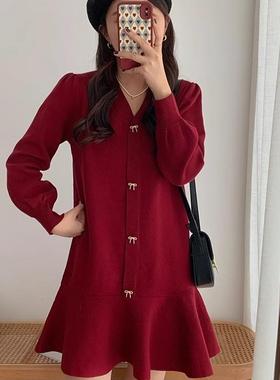 法式气质荷叶边针织连衣裙女2024冬季新款V领内搭红色宽松毛衣裙