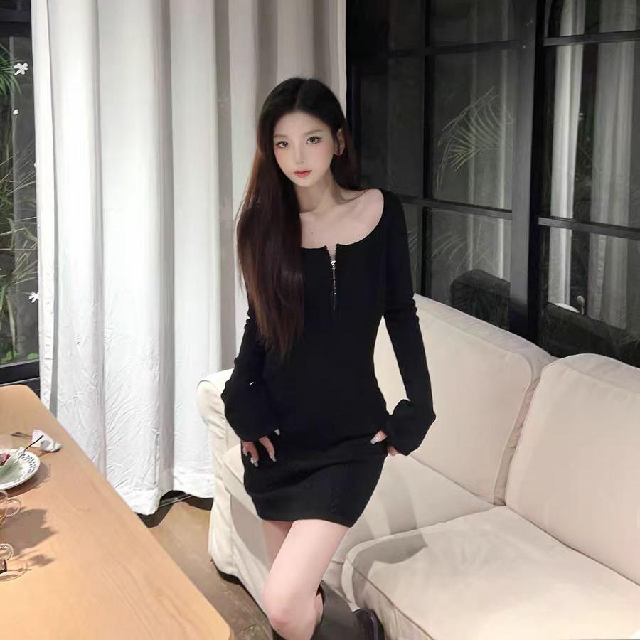 秋冬季新款针织拉链连衣裙修身显瘦气质辣妹性感包臀短裙配大衣女