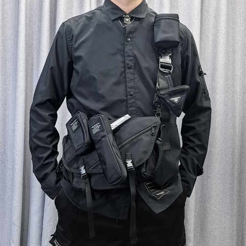 男士斜挎包小众设计感运动背包