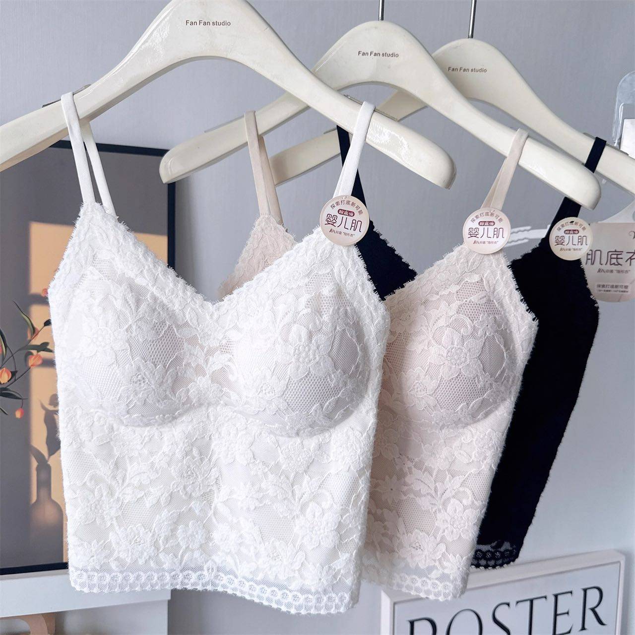 法式蕾丝V领磨毛吊带背心女秋冬季内搭带胸垫美背打底衫保暖上衣