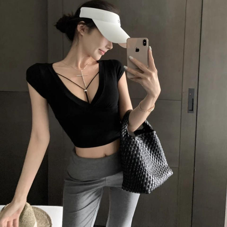 纯欲风性感辣妹V领短袖T恤女设计感夏季新款小个子百搭显瘦上衣潮