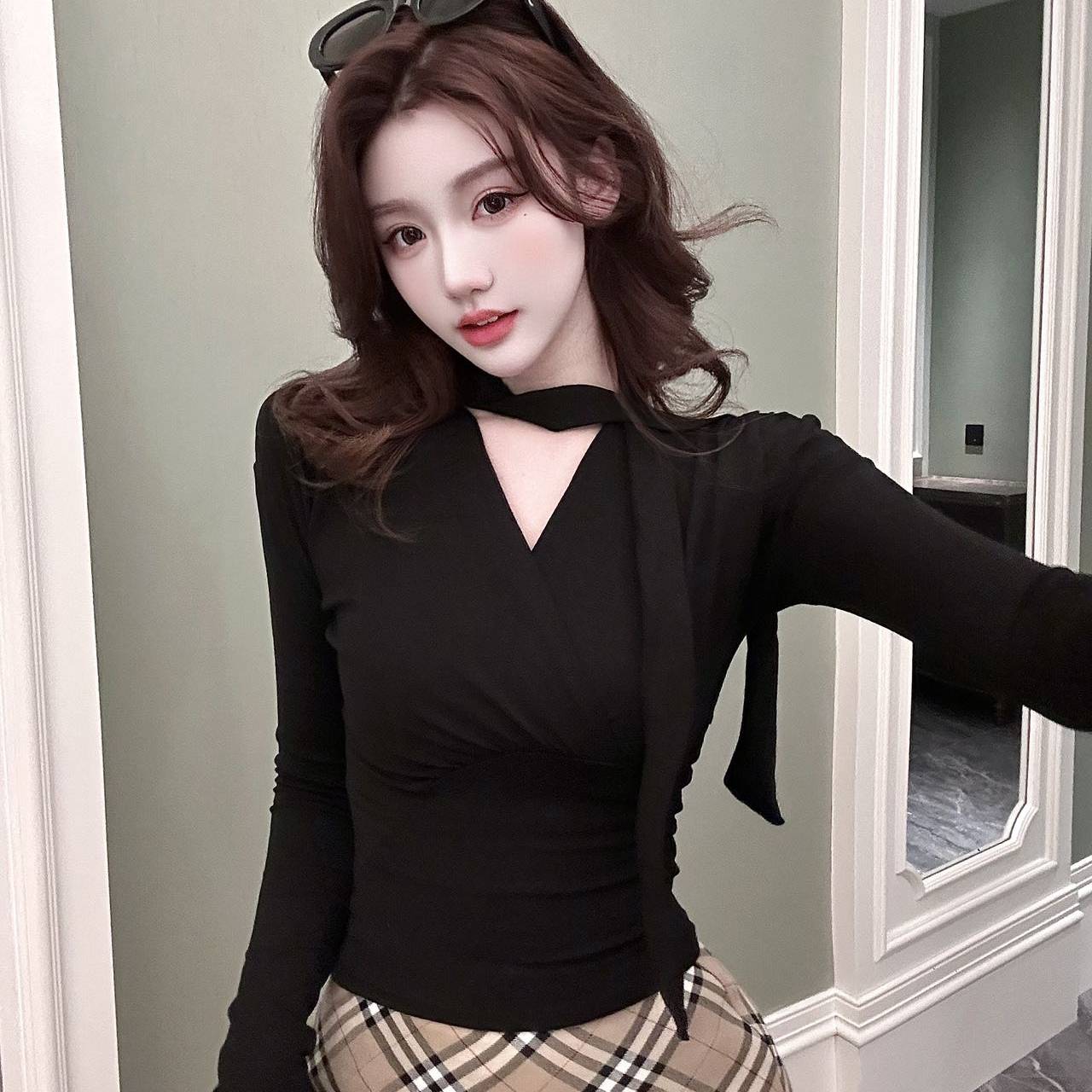 挂脖飘带交叉V领长袖T恤女秋季内搭外穿修身显瘦高级感打底衫上衣