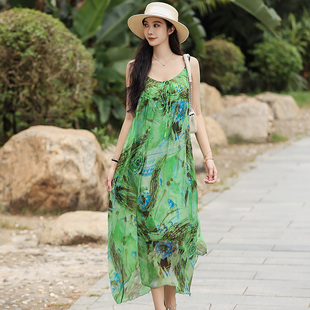 拜占庭的森林吊带桑蚕丝连衣裙女高级感轻奢显瘦海边度假碎花长裙