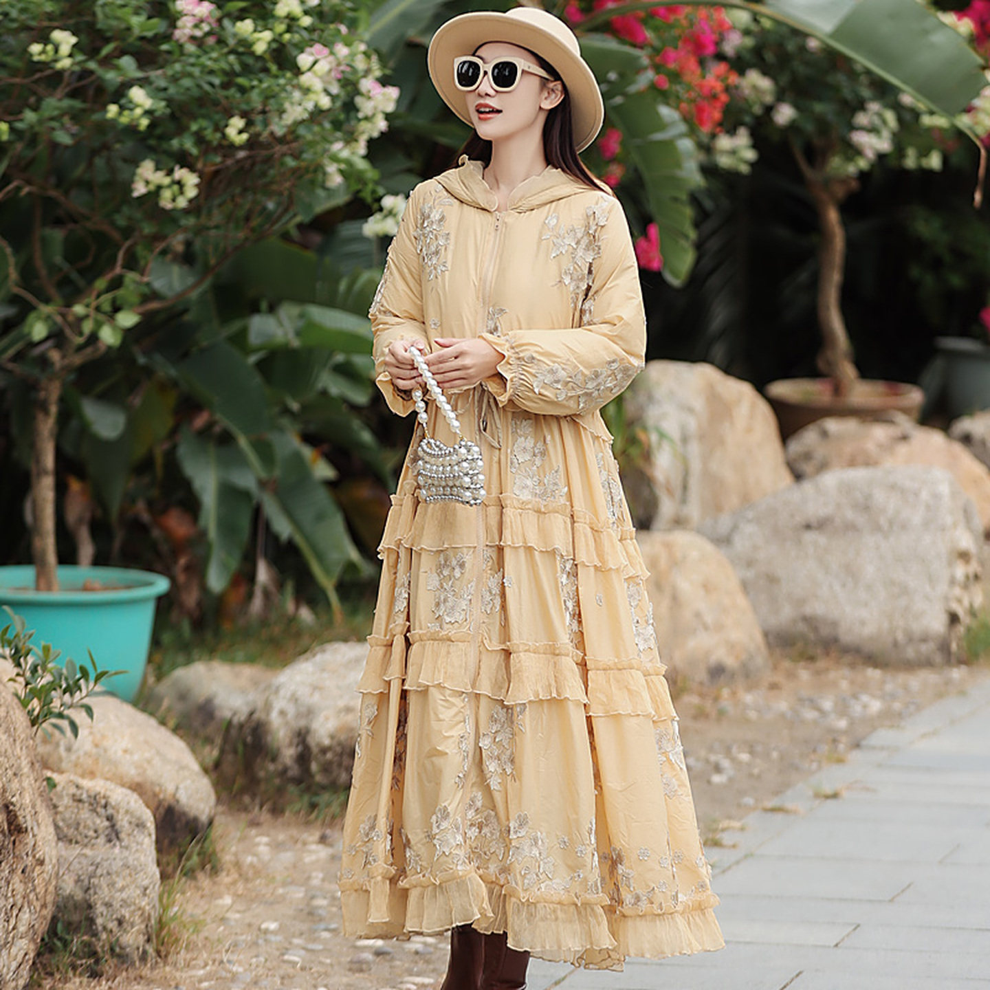 拜占庭的森林白鸭绒羽绒服女大码宽松收腰高端刺绣轻盈保暖中长款