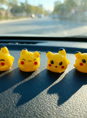 车载可爱萌眼胖胖黄色闪电小动漫卡通玩偶汽车中控摆件桌面装饰品