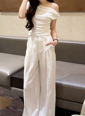 韩系巨好看穿搭一整套2026新款白色斜肩上衣女夏季阔腿裤两件式套