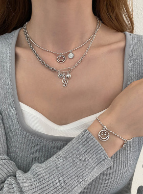 韩国东大门笑脸项链女时尚个性新款luck字母网红圆牌颈链毛衣链潮