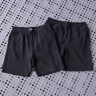 美潮59刀 柔软舒适！黑色简约刺绣欧美潮搭颗粒面料5分裤短裤