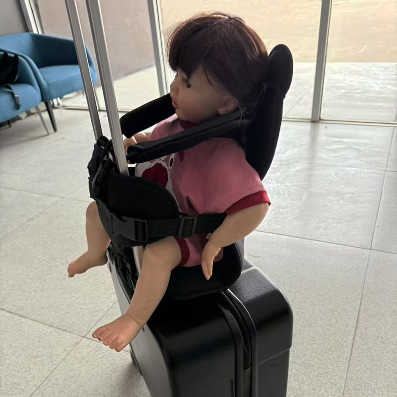 行李箱儿童座椅安全带背带可坐懒人拉杆箱宝宝坐垫婴儿旅行可骑靠