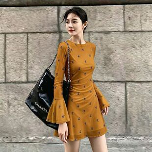 橘黄色小图案双层网纱连衣裙喇叭长袖圆领收腰褶皱氛围感短裙子