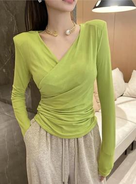外贸品牌捡漏剪镖折扣女装时尚洋气V领不规则褶皱修身显瘦内搭T恤
