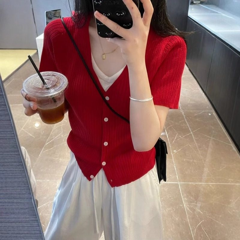 日系夏季假两件红色v领冰丝针织衫短袖t恤女洋气独特别致短款上衣