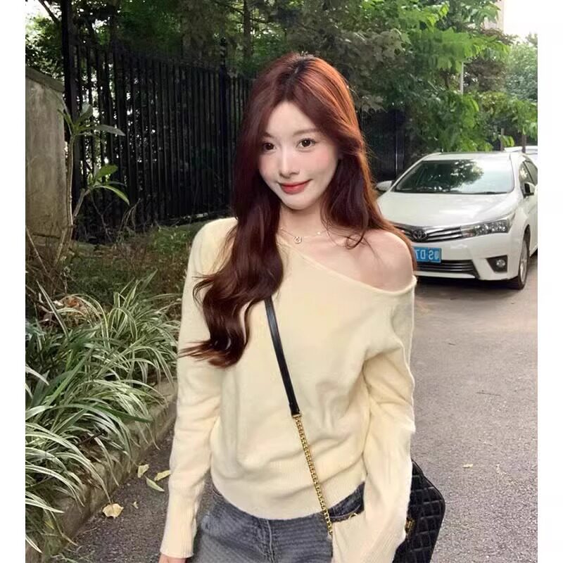 黄色不规则斜肩毛衣女春秋