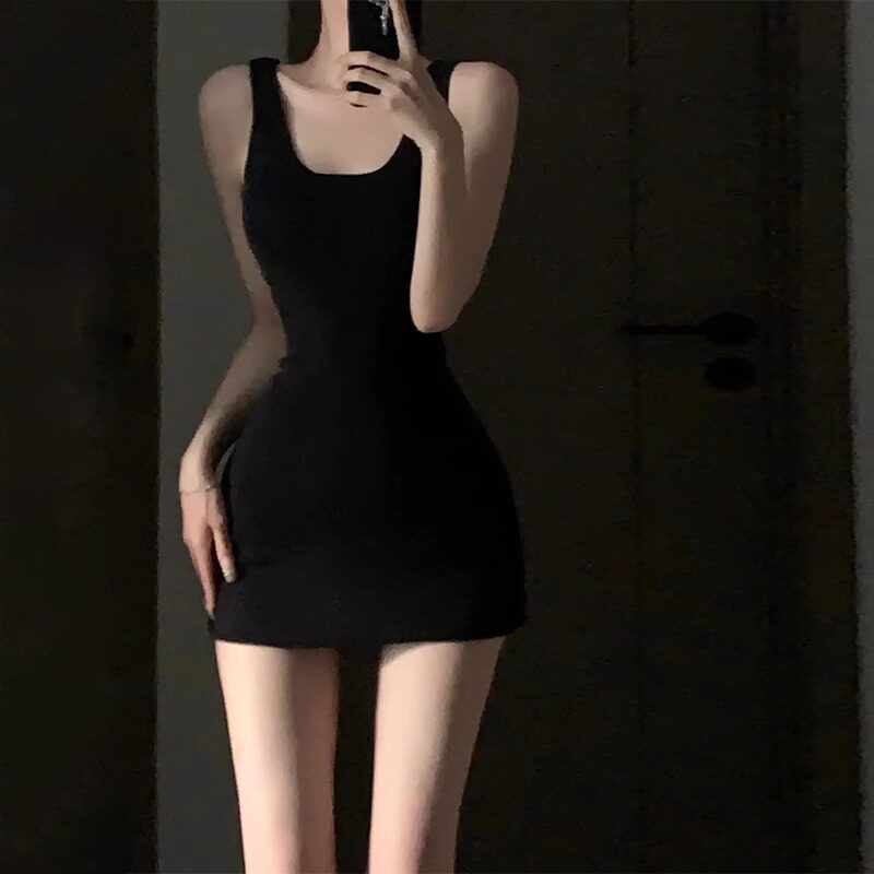 日系夏季新款性感小妈裙修身包臀裙女显瘦黑色背带连衣裙子小黑裙